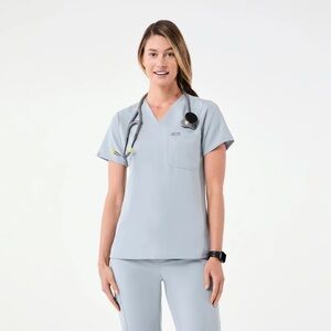 FIGS women's Lavender Dew Catarina™ - One-Pocket Scrub Top - Size XS
